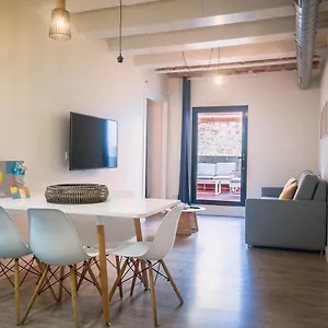 https://chic-spacious-flat.top-hotels-tarragona.com